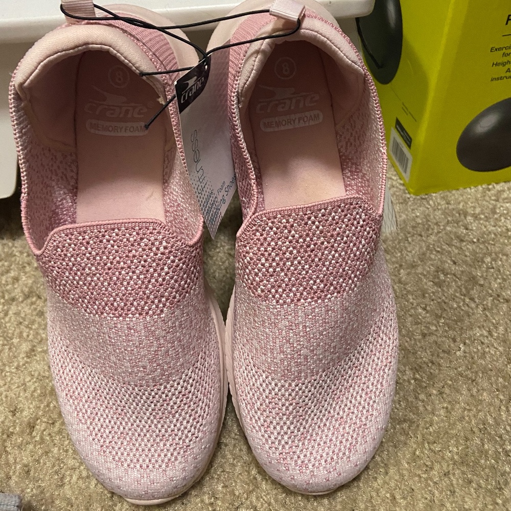 NWT women’s slip on walking shoe